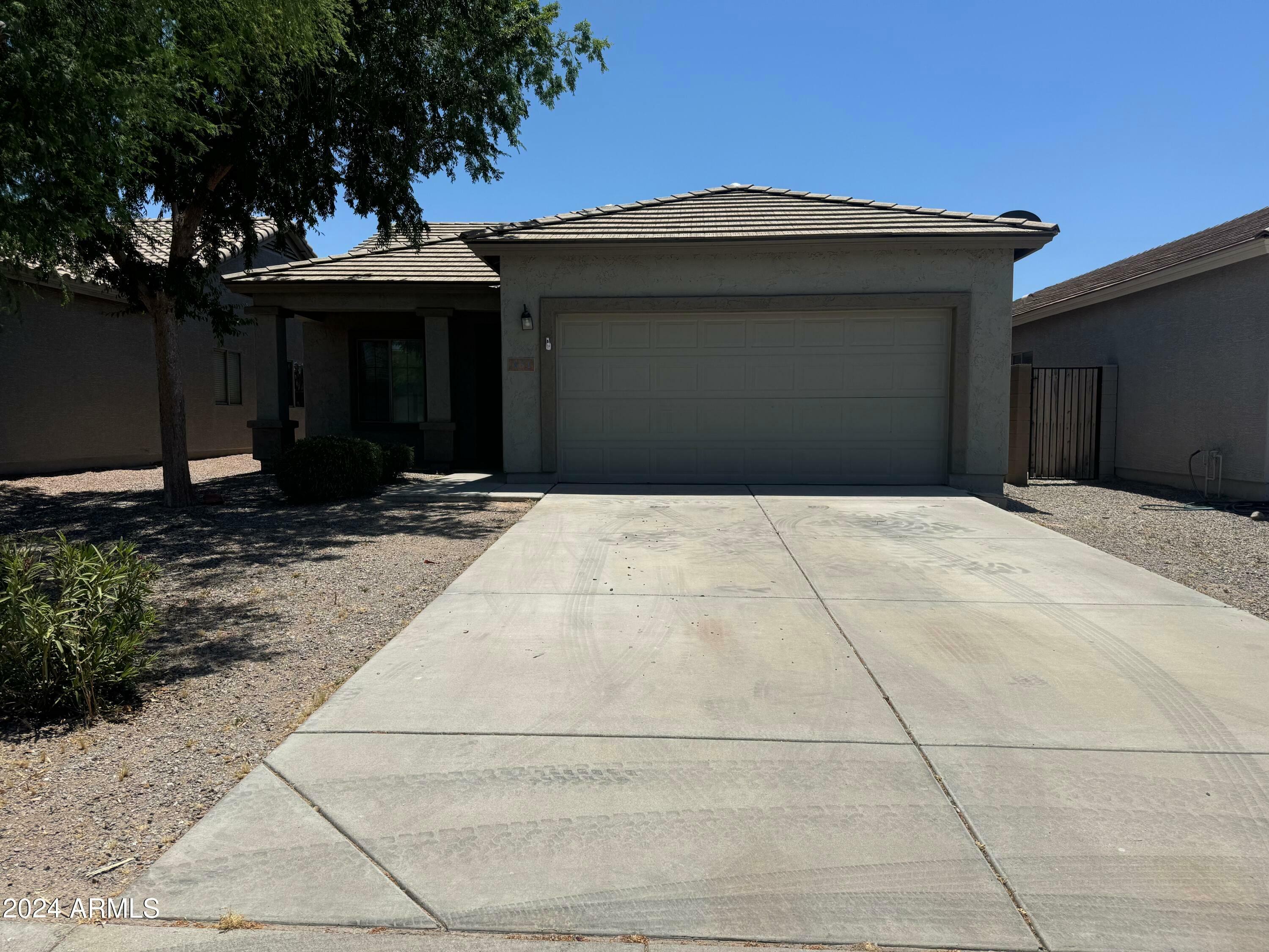 Property Photo:  451 E Yellow Wood Avenue  AZ 85140 