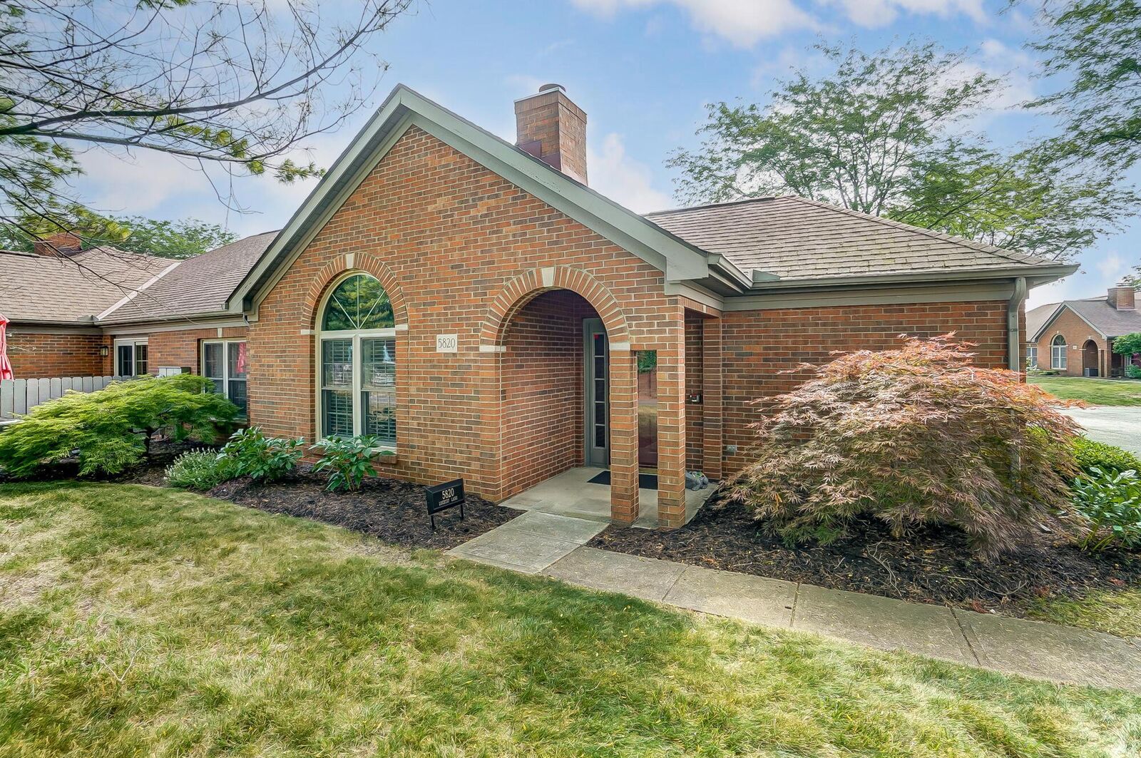 Property Photo:  5820 Locbury Lane  OH 43016 