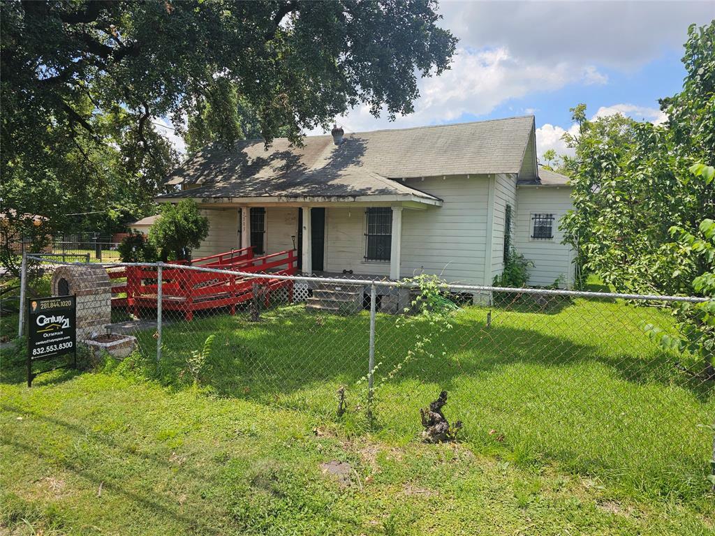 Property Photo:  7303 Hershe Street  TX 77020 