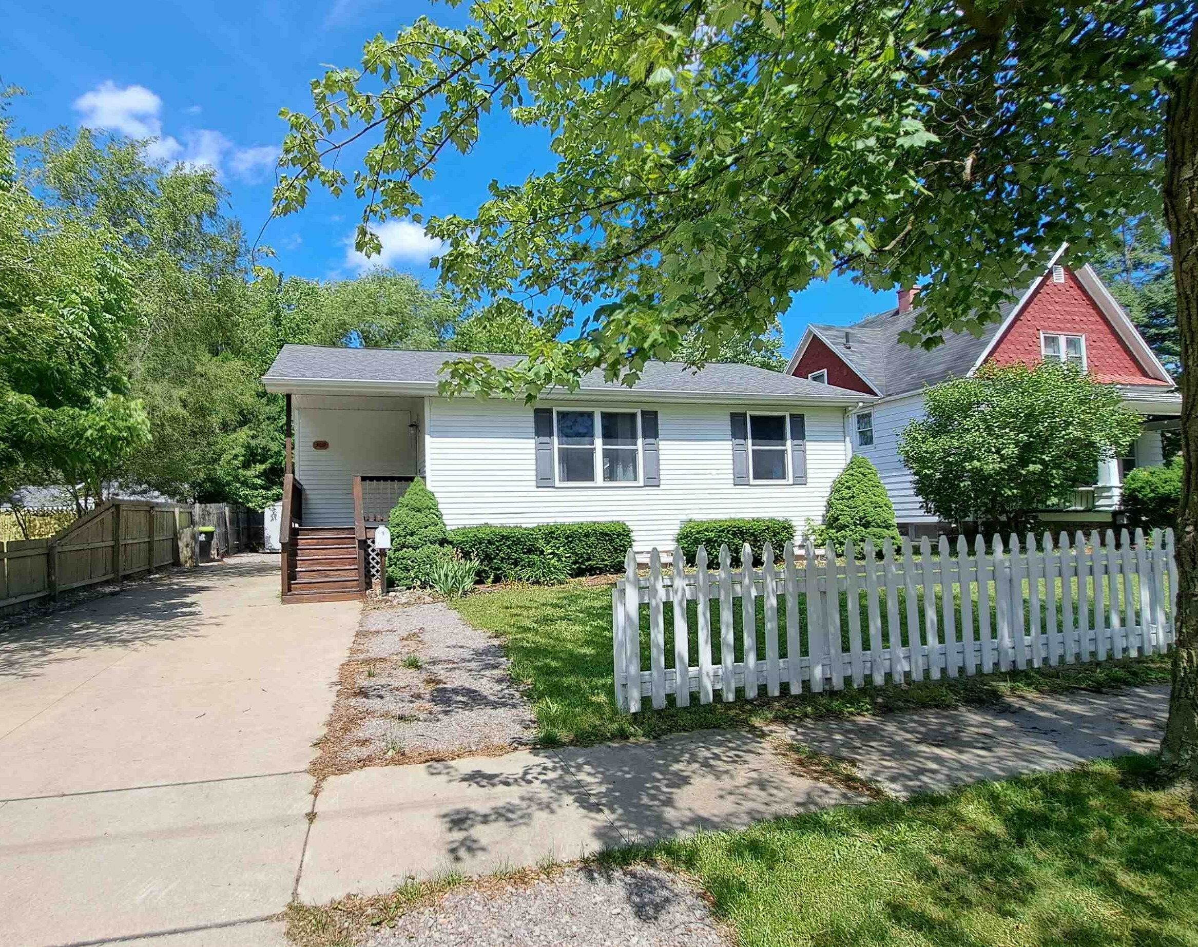 Property Photo:  309 E Grove  MI 48640 