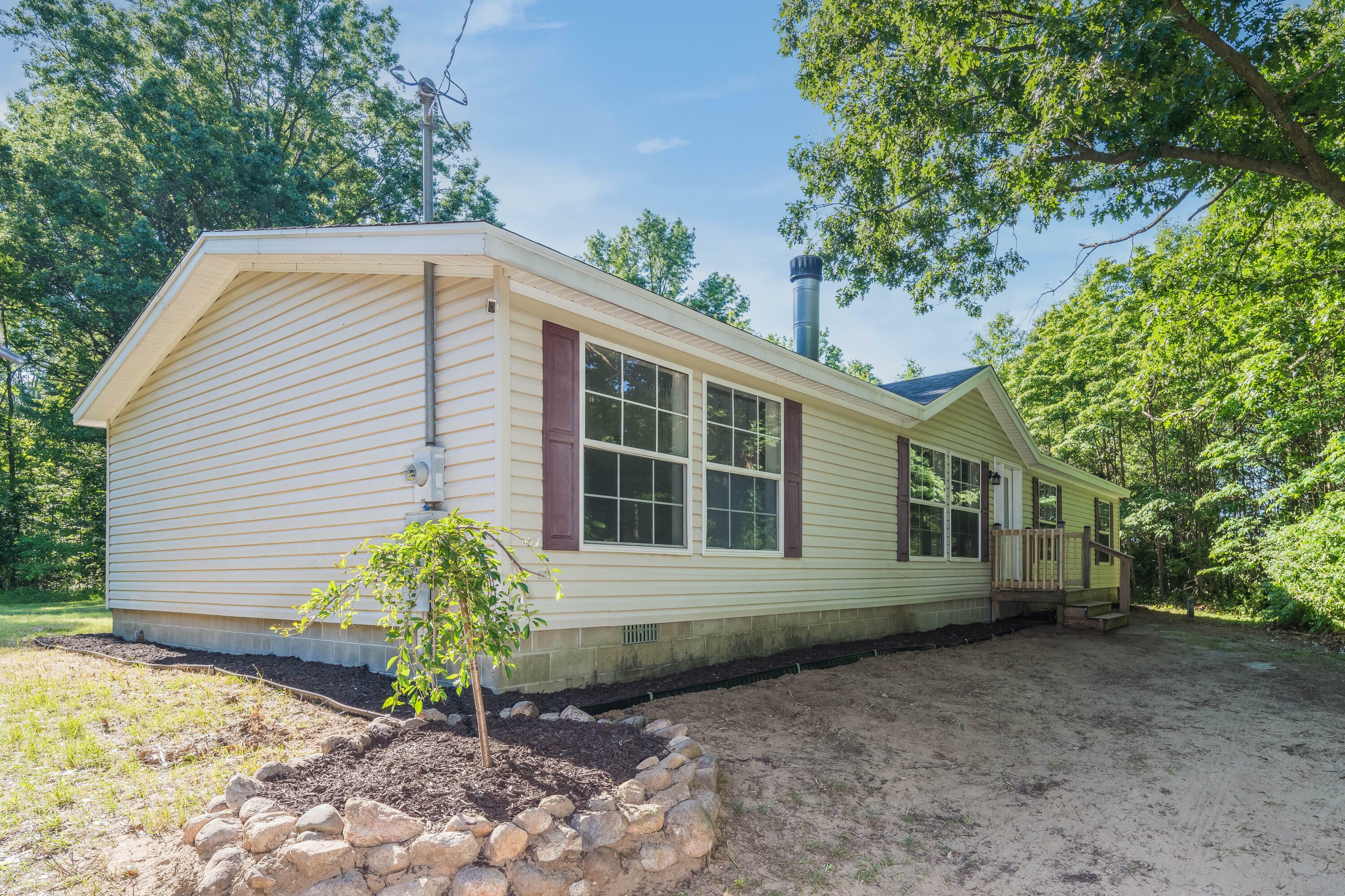 Property Photo: 13204 Cr 215 MI 49056