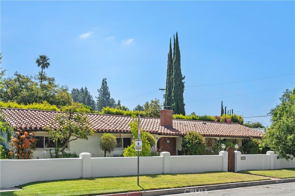 Property Photo:  5954 Nagle Avenue  CA 91401 