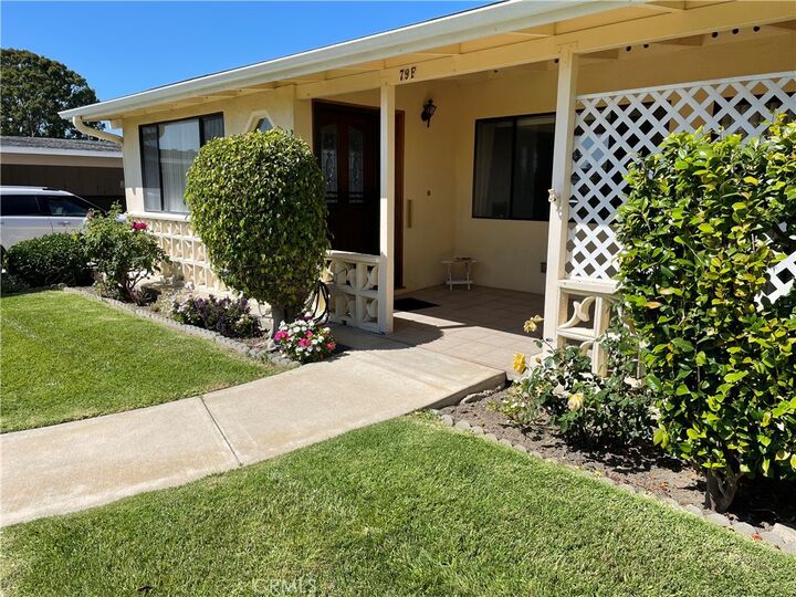 Property Photo: 1360 Weeburn M4 79F CA 90740