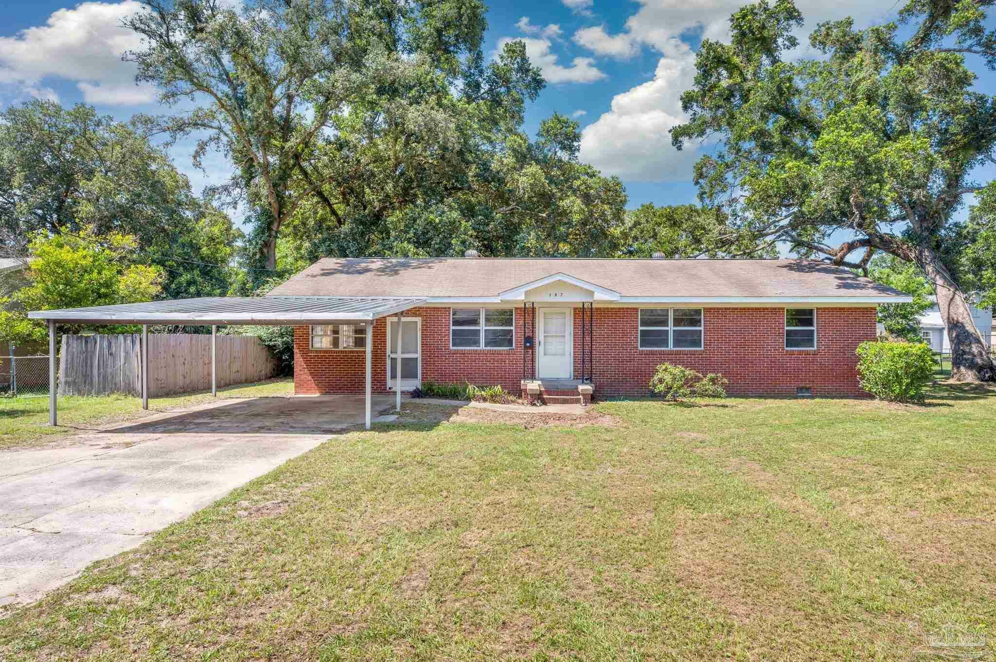 Property Photo:  182 Seminole Trl  FL 32506 