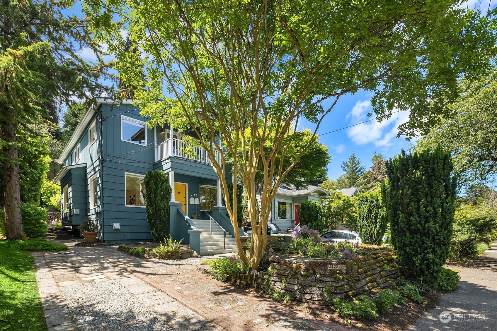 Property Photo:  2109 Boyer Avenue E  WA 98112 