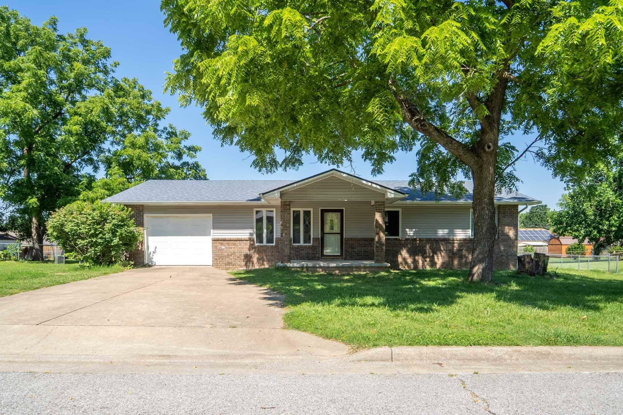 Property Photo: 1003 Highland Drive MO 65605