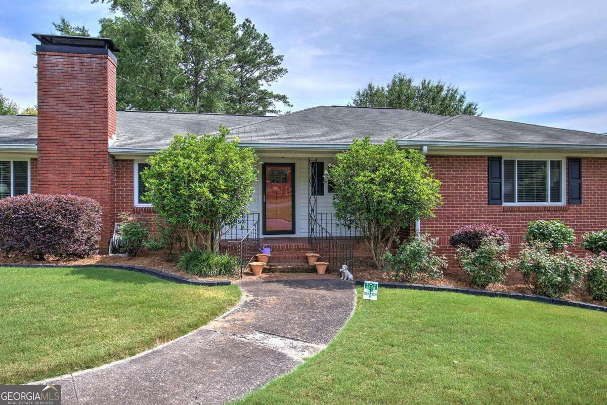 Property Photo:  200 Northwood Drive NE  GA 30161 