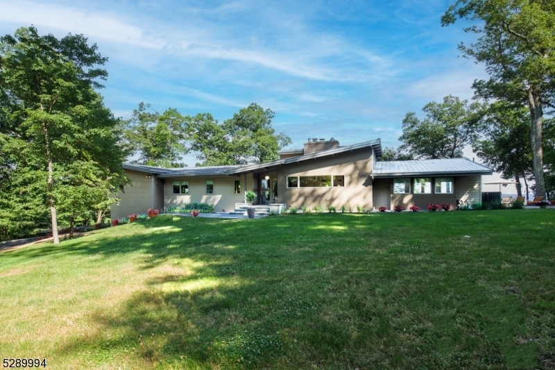 Property Photo:  190 Roundtop Rd  NJ 07924 