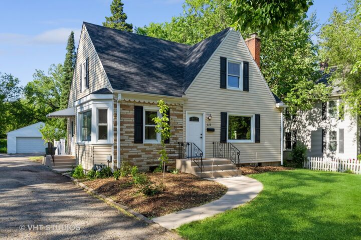 222 E Terra Cotta Avenue  Crystal Lake IL 60014 photo