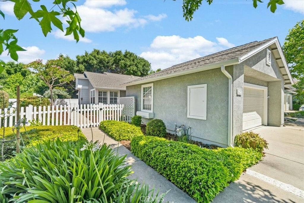 Property Photo:  942 Bluebell Way 25  CA 93401 