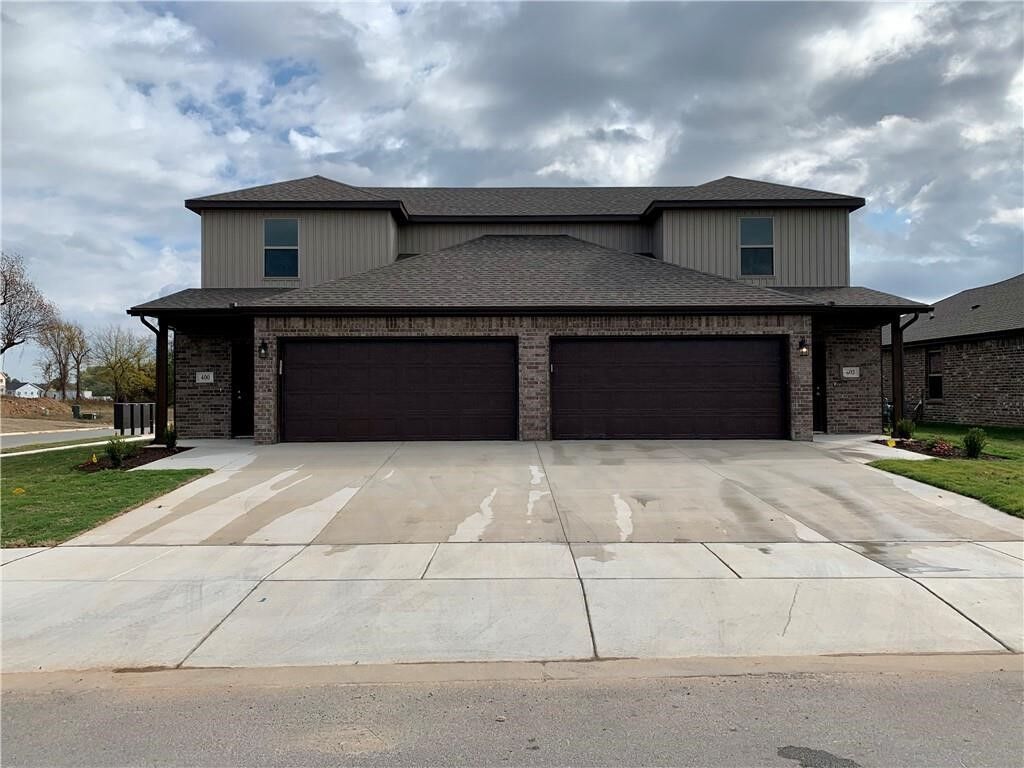 Property Photo:  553 Vee Street  AR 72719 