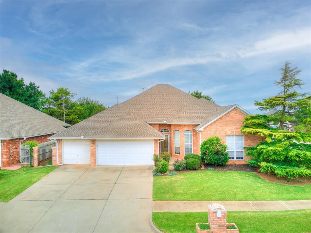 Property Photo:  2601 Kingsley Lane  OK 73128 