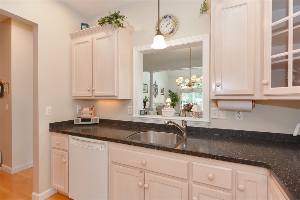 Property Photo:  4 Kingson Ln 6  MA 02053 
