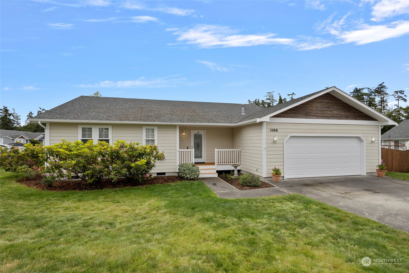 Property Photo:  1189 Ridgeway Drive  WA 98277 