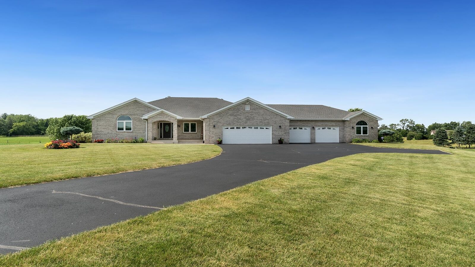 Property Photo: 2814 Squaw Prairie Road IL 61008