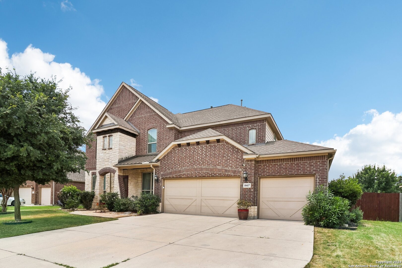 Property Photo:  10417 Bowies Knl  TX 78154 
