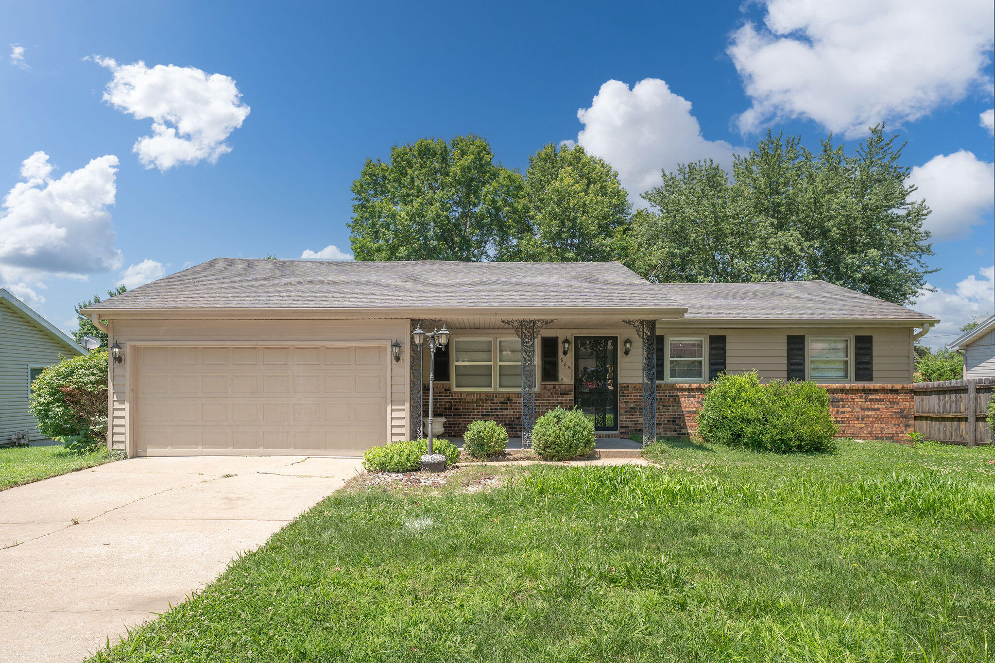 Property Photo: 905 West Morningside Street MO 65807