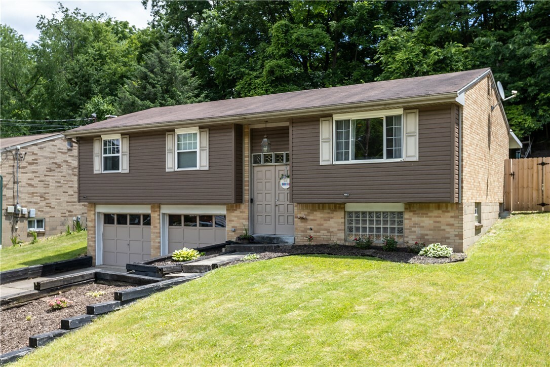 Property Photo:  820 Cedarwood Drive  PA 15235 