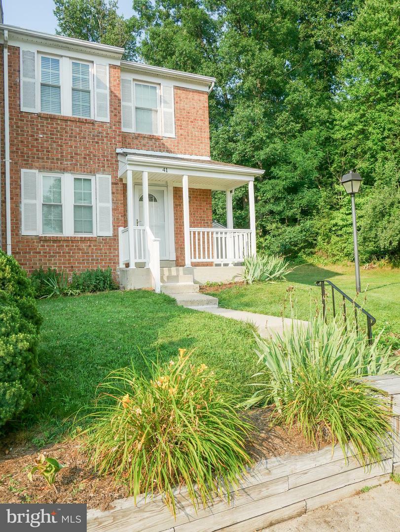 Property Photo:  41 Cross Laurel Court  MD 20876 