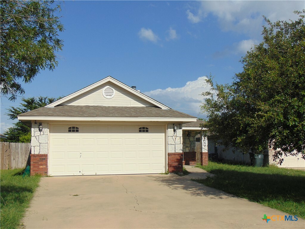 Property Photo:  2112 Flagstaff Drive  TX 76543 