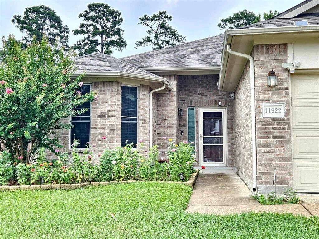 Property Photo: 11922 Champions Walk Lane TX 77066