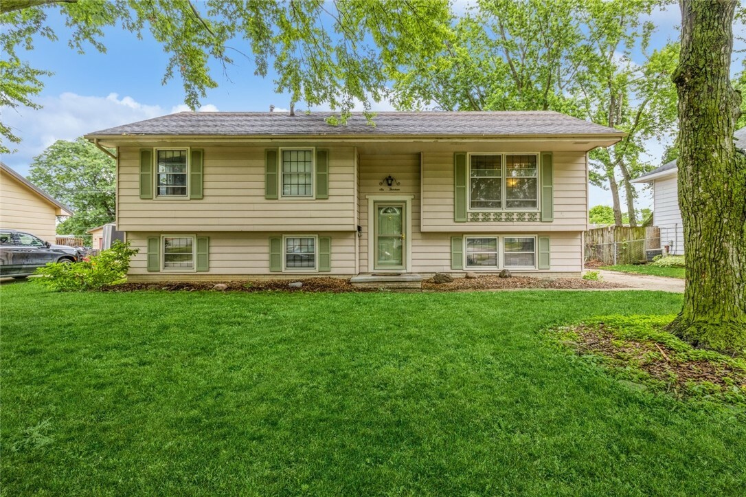 Property Photo:  613 SE Trilein Drive  IA 50021 