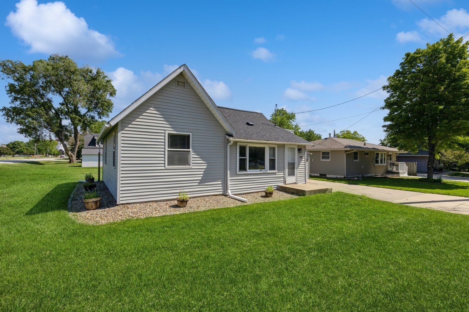 Property Photo:  101 SE 6th Street  IA 50111 