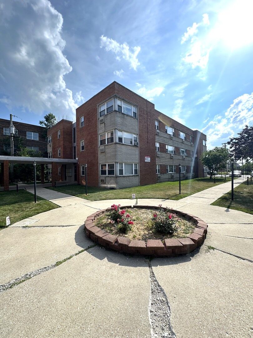 Property Photo:  2409 W Balmoral Avenue 3F  IL 60625 