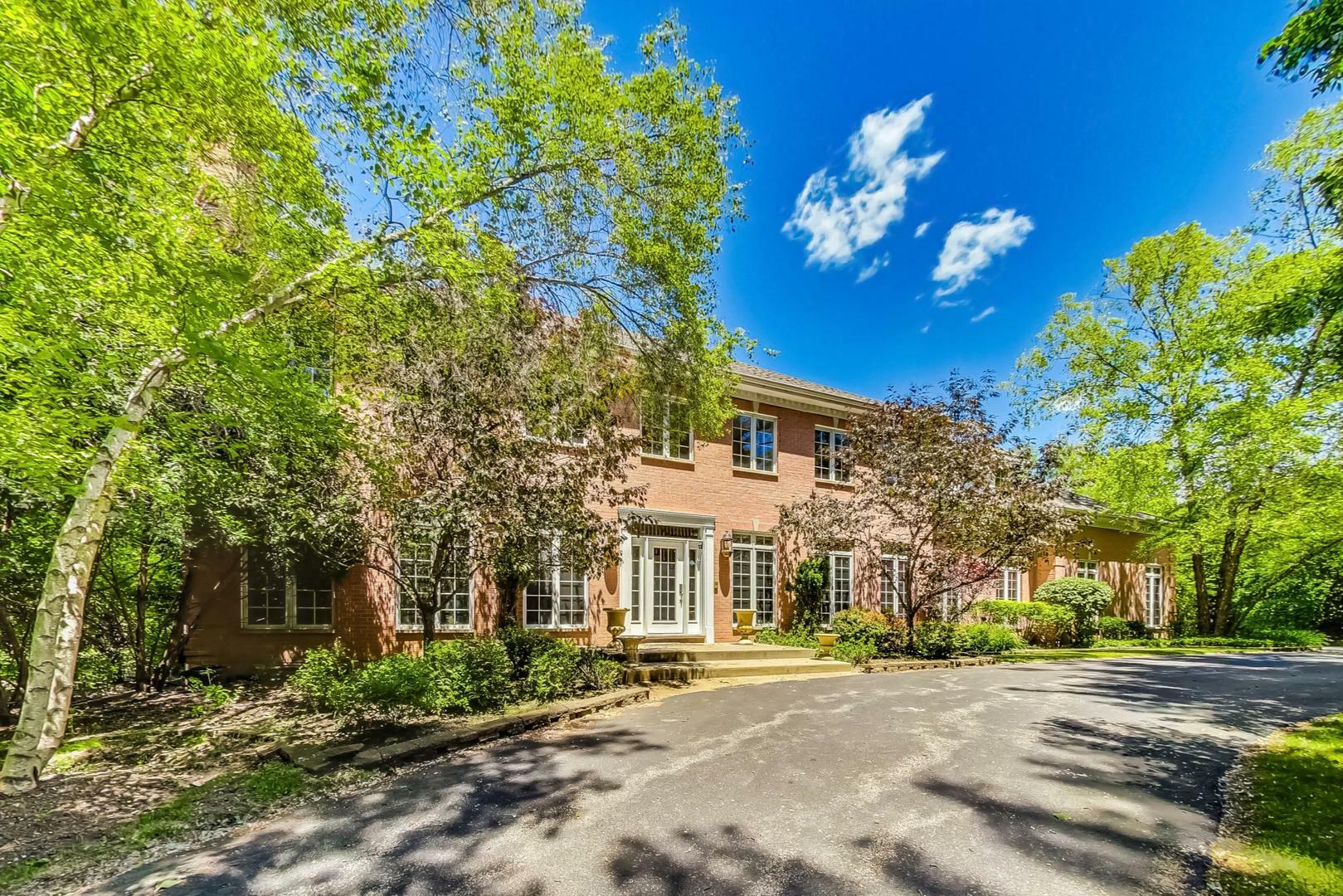 Property Photo:  300 Belle Foret Drive  IL 60044 