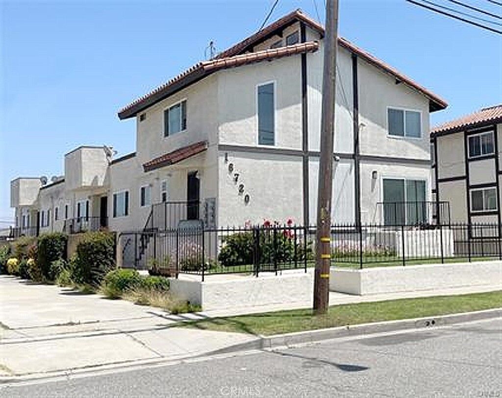 Property Photo:  16720 Dalton Avenue S 1  CA 90247 