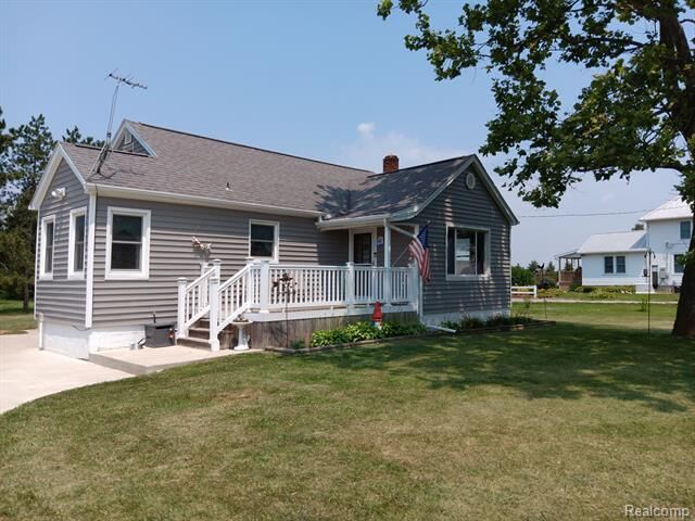 1424 Lewis Avenue  Raisinville Twp MI 48140 photo