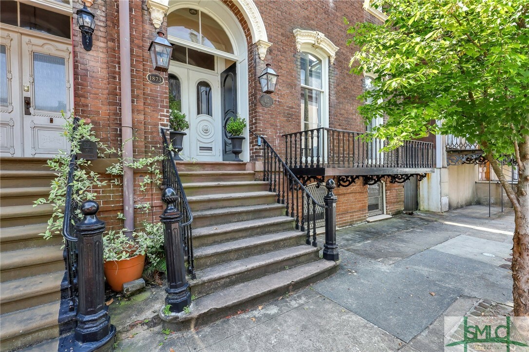 Property Photo:  107 West Perry Street A  GA 31401 