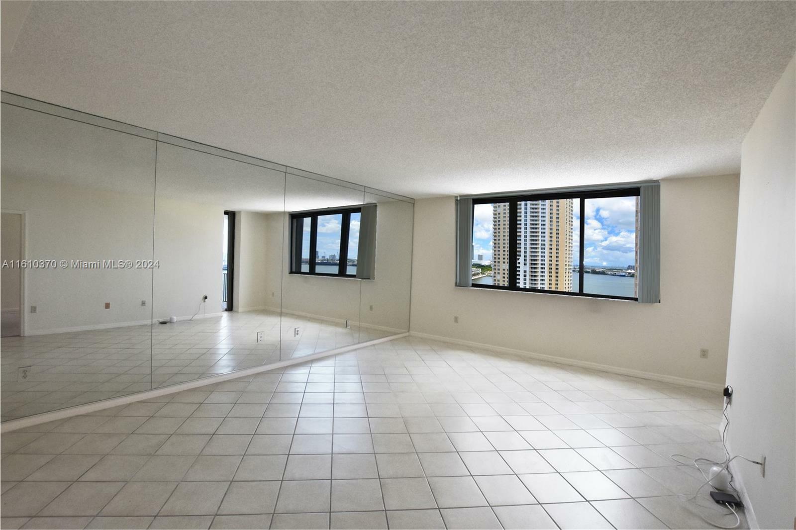 Property Photo:  540 Brickell Key Dr 1722  FL 33131 