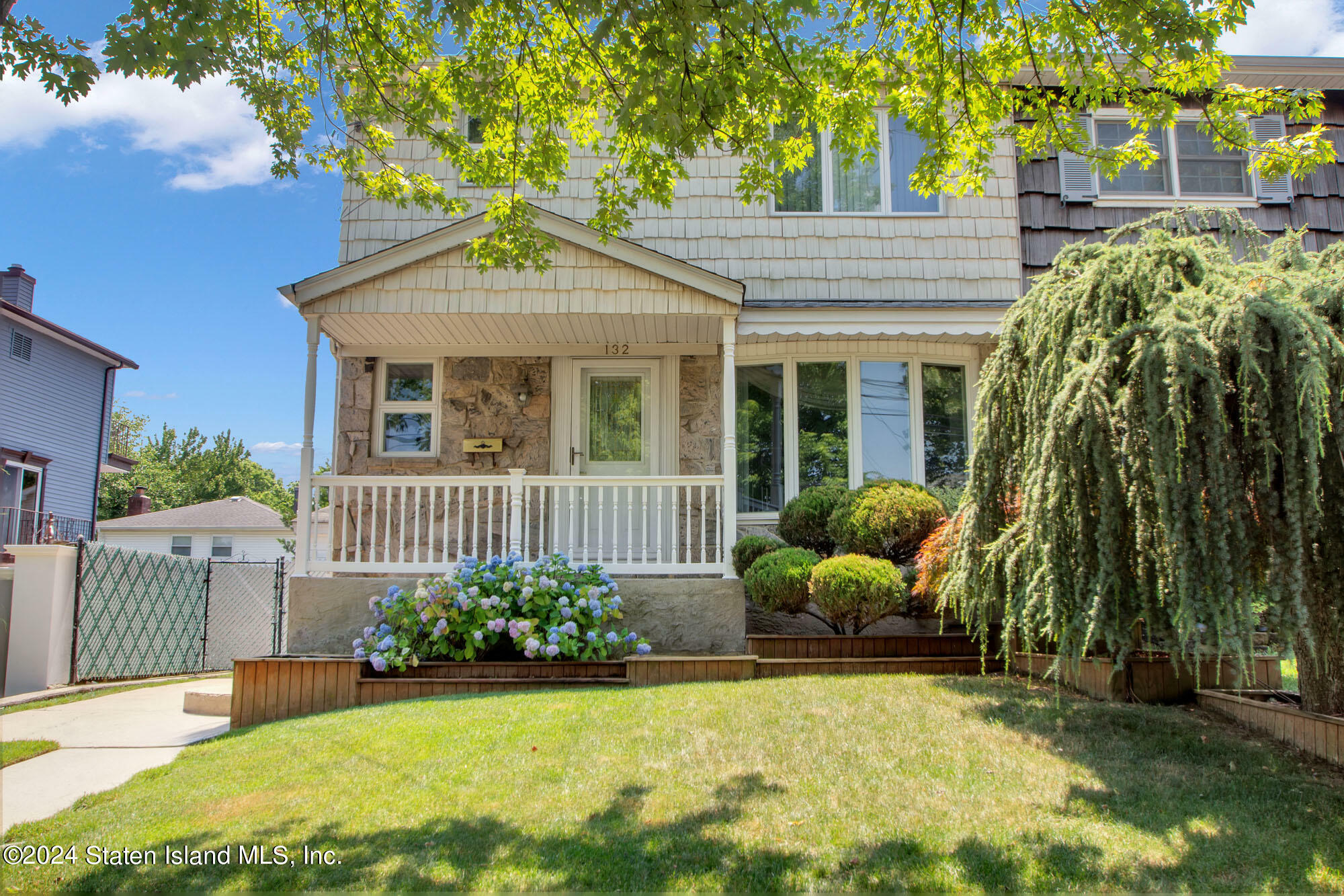 Property Photo:  132 Scranton Avenue  NY 10312 