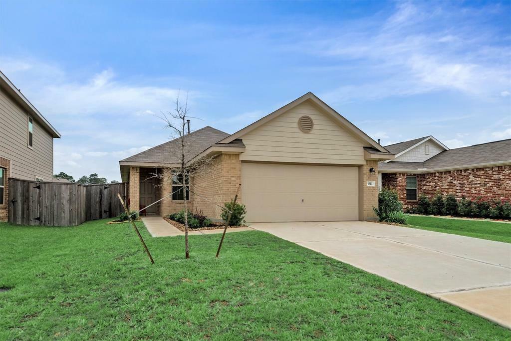 Property Photo:  811 Deerhurst Lane  TX 77354 