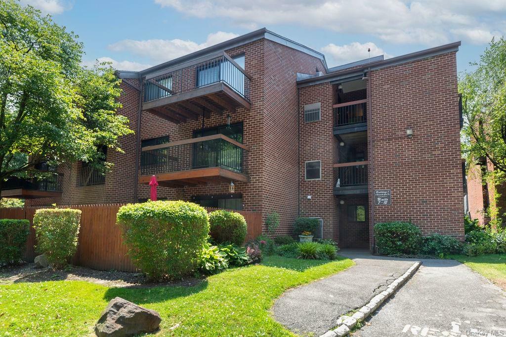 Property Photo:  4 Bronxville Glen Drive 1-11  NY 10708 