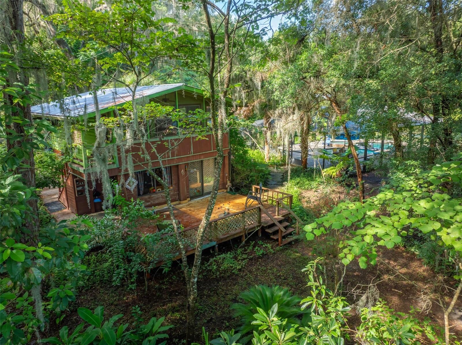 Property Photo:  250 W West Lake Drive  FL 32640 