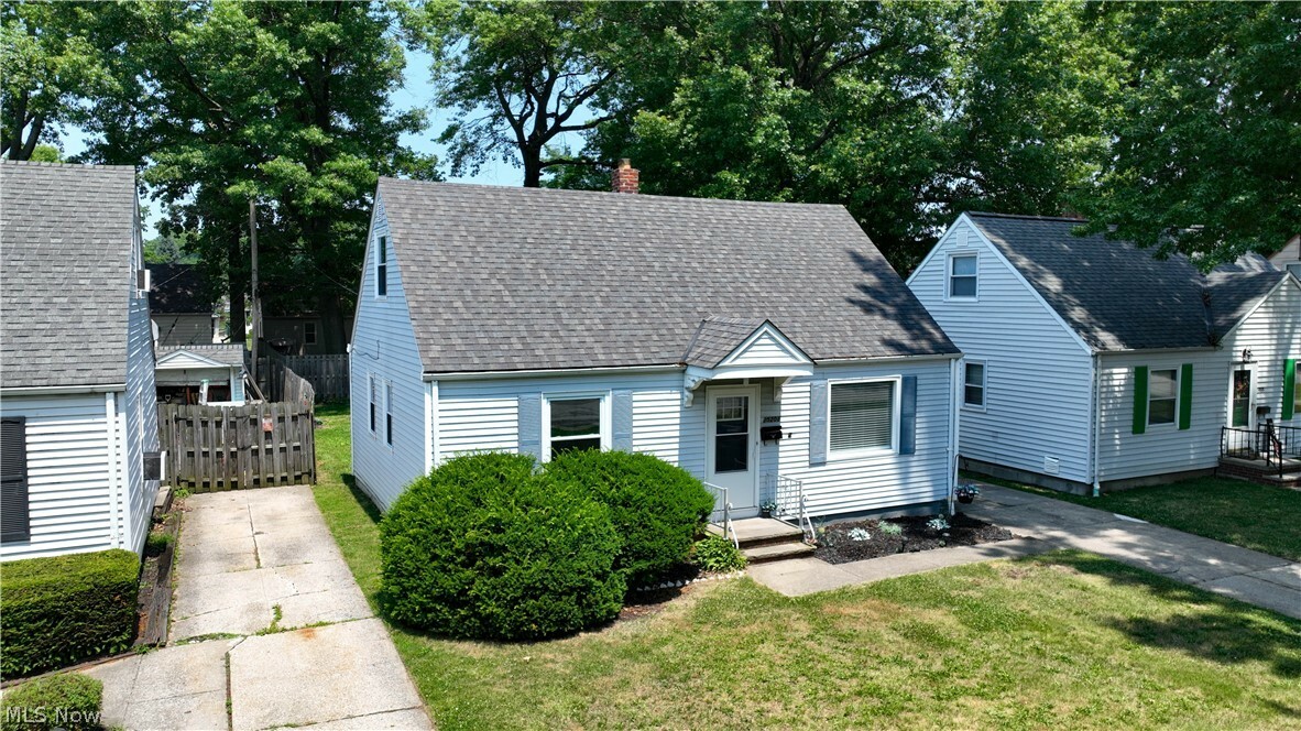 Property Photo:  25201 Briardale Avenue  OH 44132 