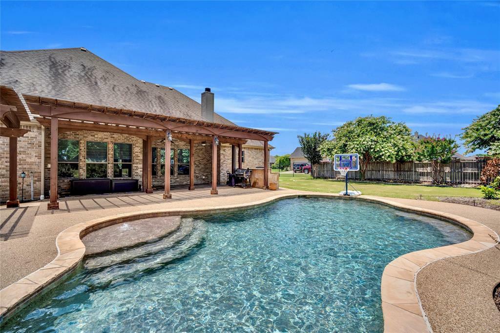 Property Photo:  1410 Plum Creek Drive  TX 76065 