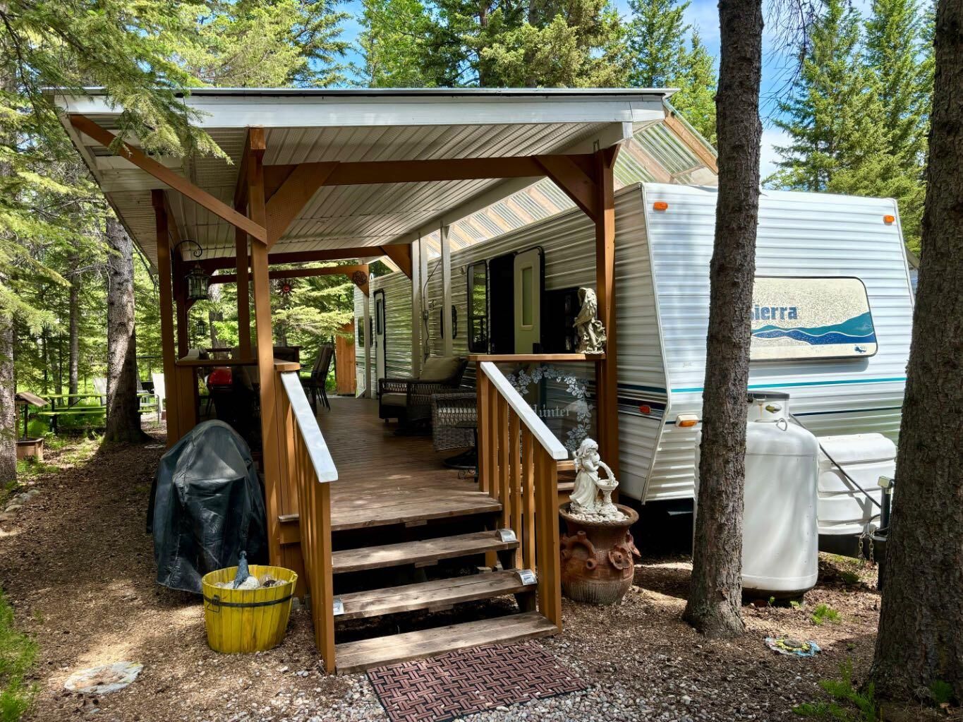 Property Photo:  200 4 Avenue  SW 24  AB T0M 1X0 