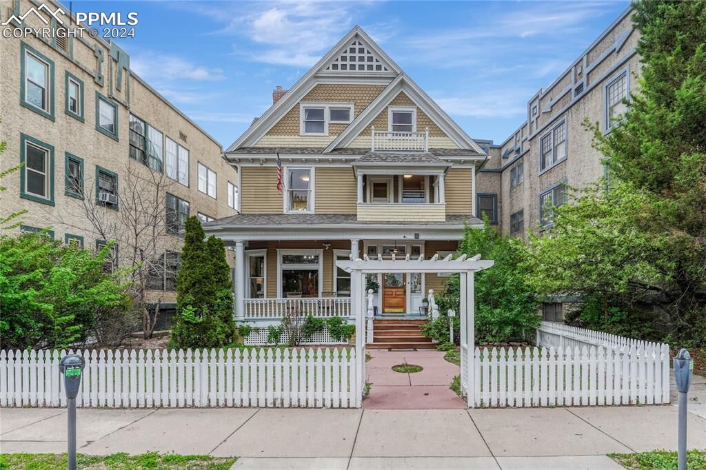 Property Photo: 6 Boulder Crescent Street CO 80903
