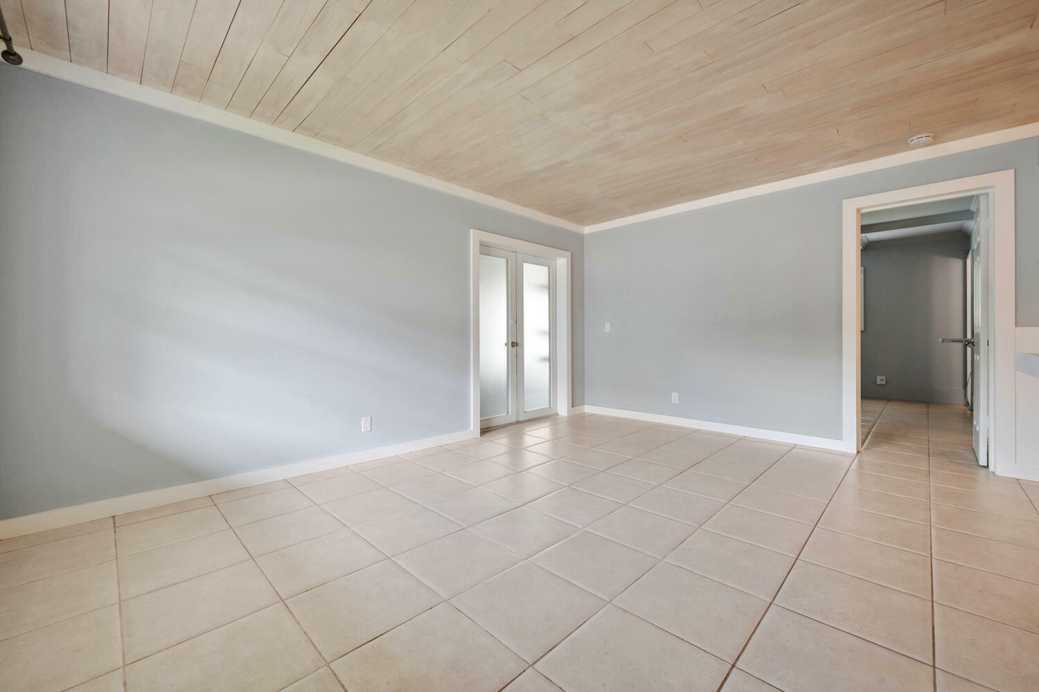 Property Photo:  640 NE 6th Court A  FL 33435 