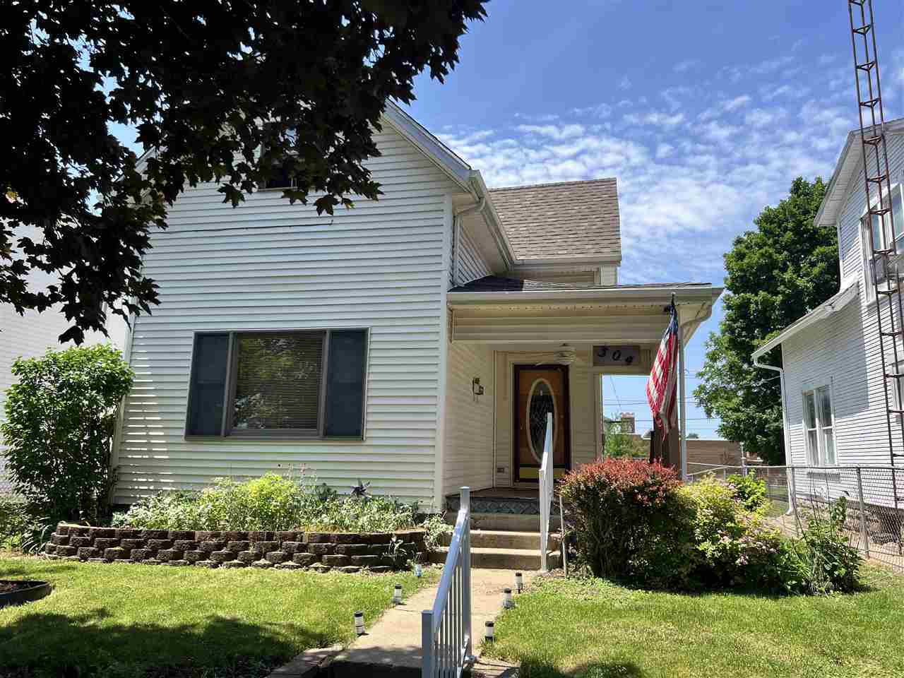 Property Photo:  304 N 21st Street  IN 47374 