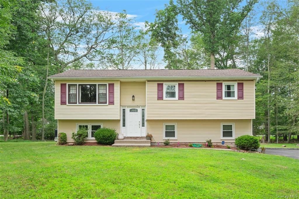 3 Stonehurst Court  New Hempstead NY 10970 photo