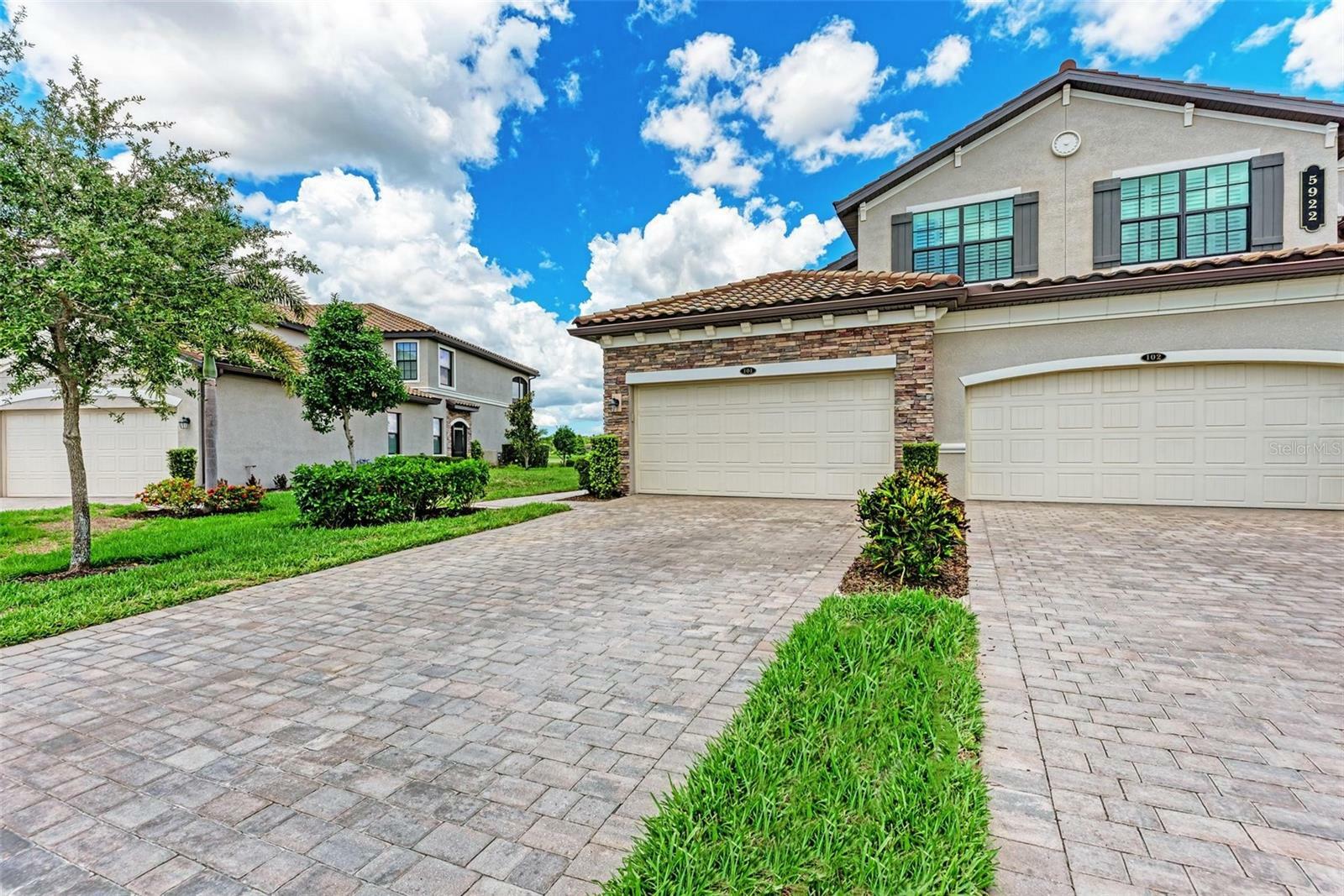 Property Photo: 5922 Wake Forest Run 101 FL 34211