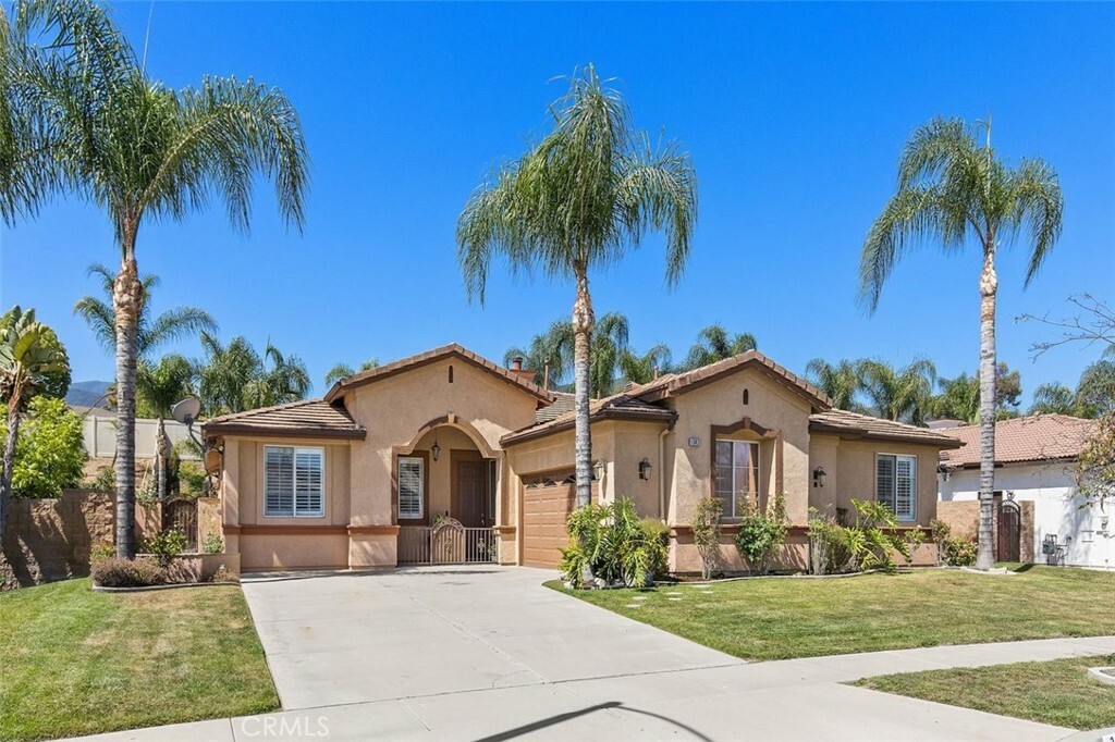 Property Photo:  1842 Morfontaine Way  CA 92883 