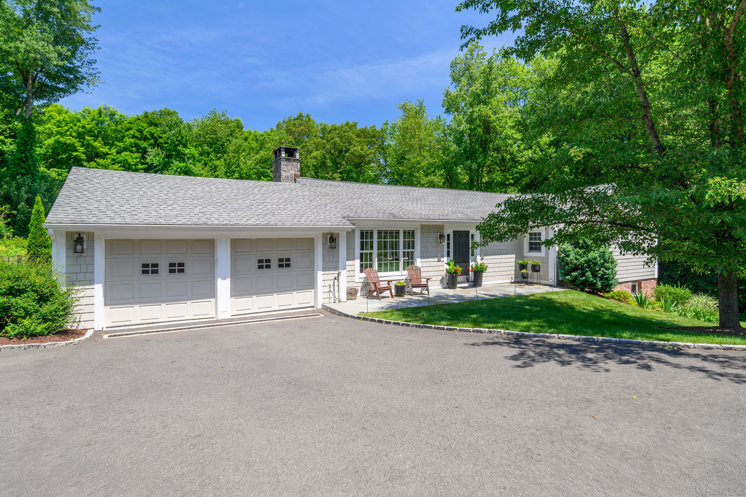 Property Photo:  39 Walnut Tree Hill Road  CT 06482 