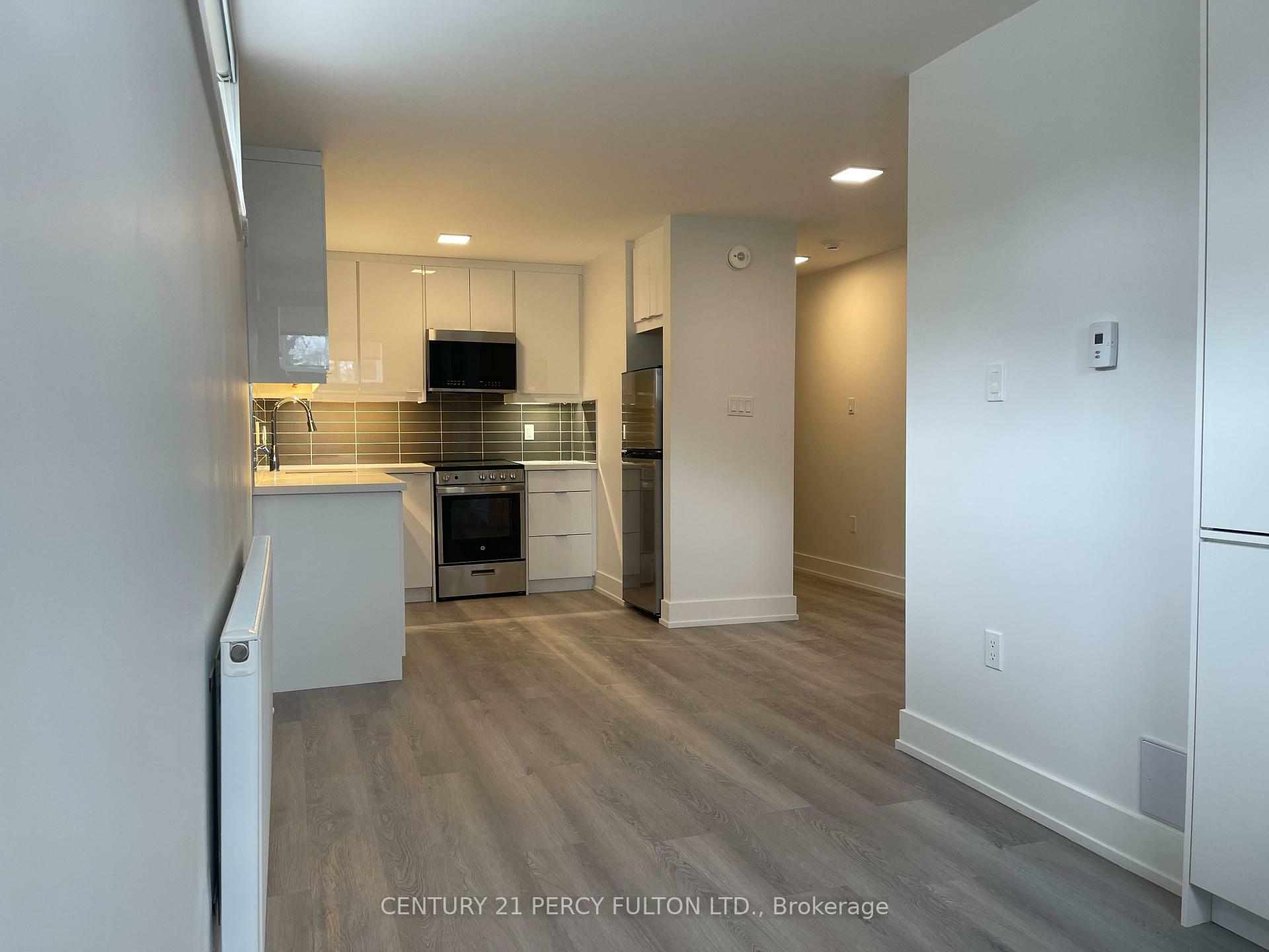 Photo de la propriété:  18 Cavell Avenue 8  ON M8V 1P2 