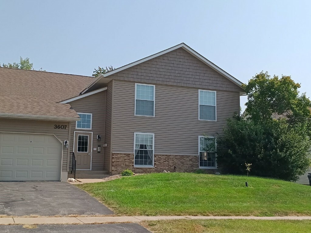 Property Photo:  3607 Foxborough Terrace NE C  IA 52402 