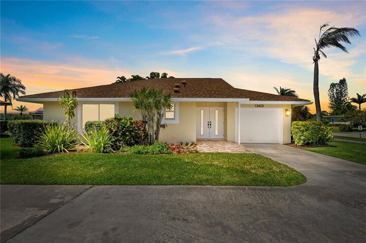 Property Photo: 13425 Crosspointe Drive FL 33418